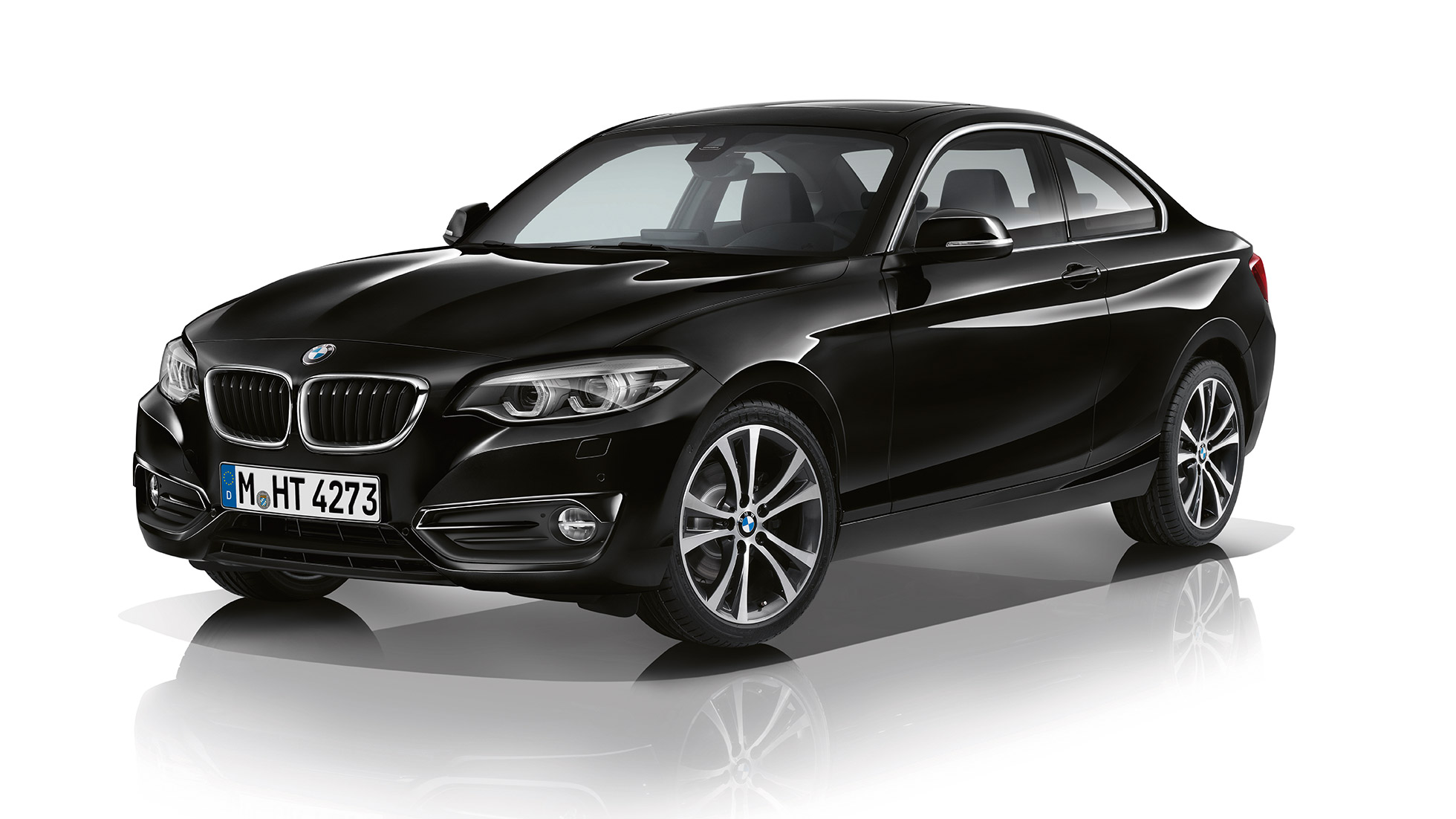 BMW serije 2 Coupé, izvedba Sport Line v polprofilu od spredaj BMW serije 2 Coupé, izvedba Sport Line v polprofilu od spredaj