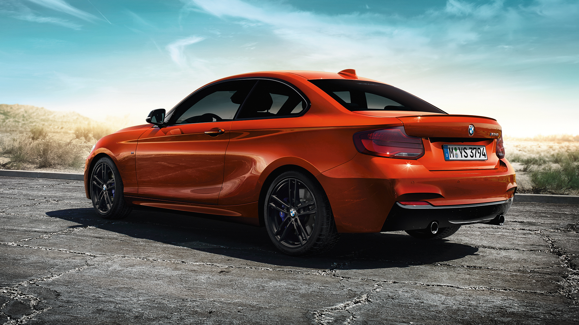 BMW serije 2 Coupé, vozilo v zadnjem polprofilu BMW serije 2 Coupé, vozilo v zadnjem polprofilu