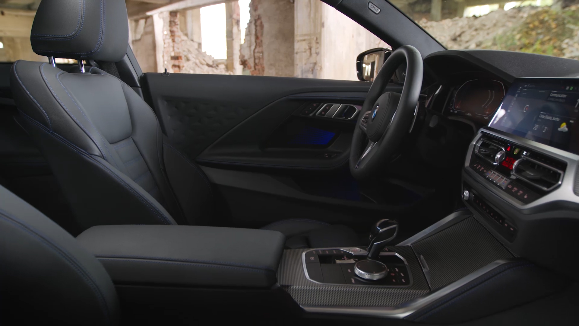 BMW serije 2 Coupé, G42, 2021, oblika notranjosti v videoposnetku BMW serije 2 Coupé, G42, 2021, oblika notranjosti v videoposnetku