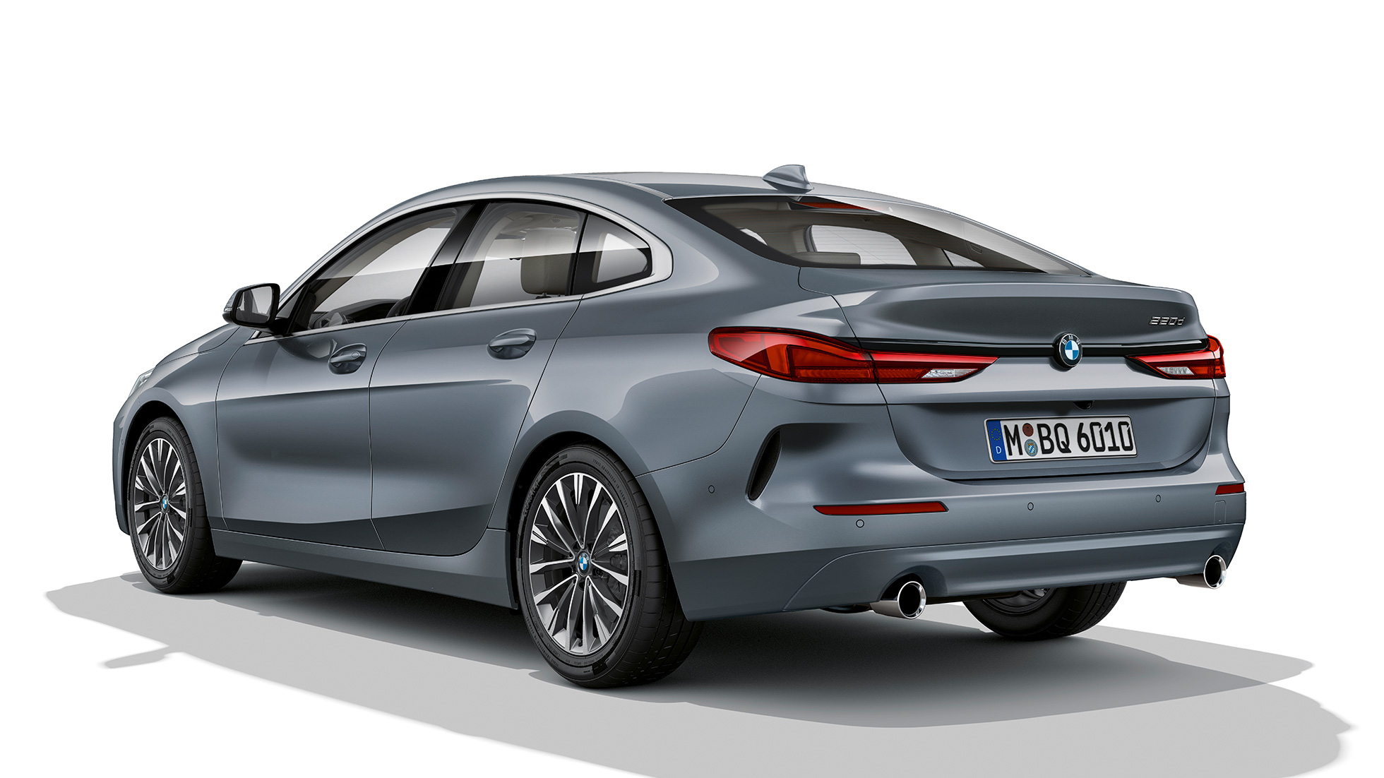 17″ platišča iz aluminijeve litine BMW serije 2 Gran Coupé Model Luxury Line 17″ platišča iz aluminijeve litine BMW serije 2 Gran Coupé Model Luxury Line v kovinski barvi Storm Bay F44, tričetrtinski stranski pogled