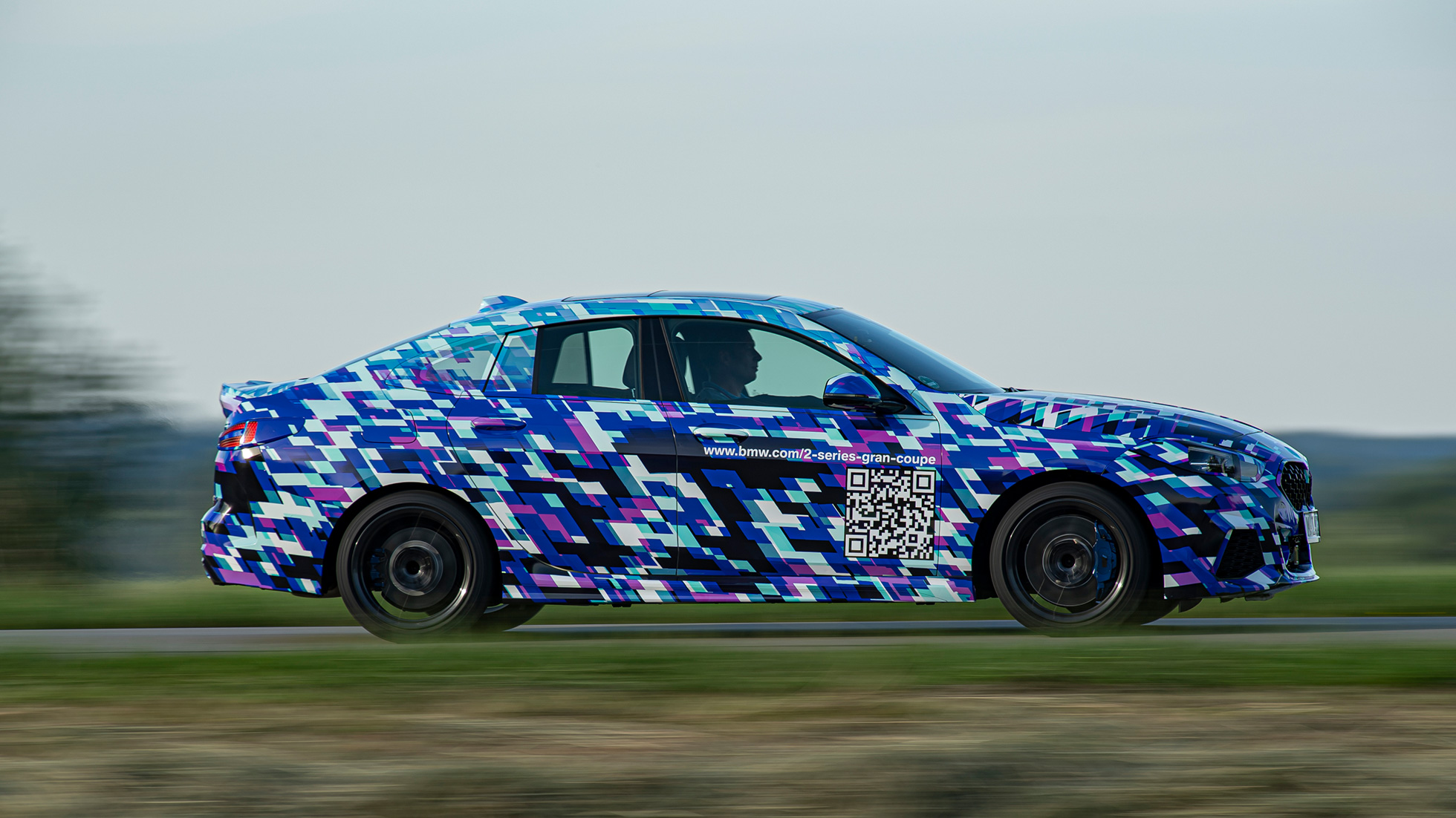 Kupejevska silhueta BMW serije 2 Gran Coupé BMW serije 2 Gran Coupé, stranski pogled na zakrinkan prototip F44 2020
