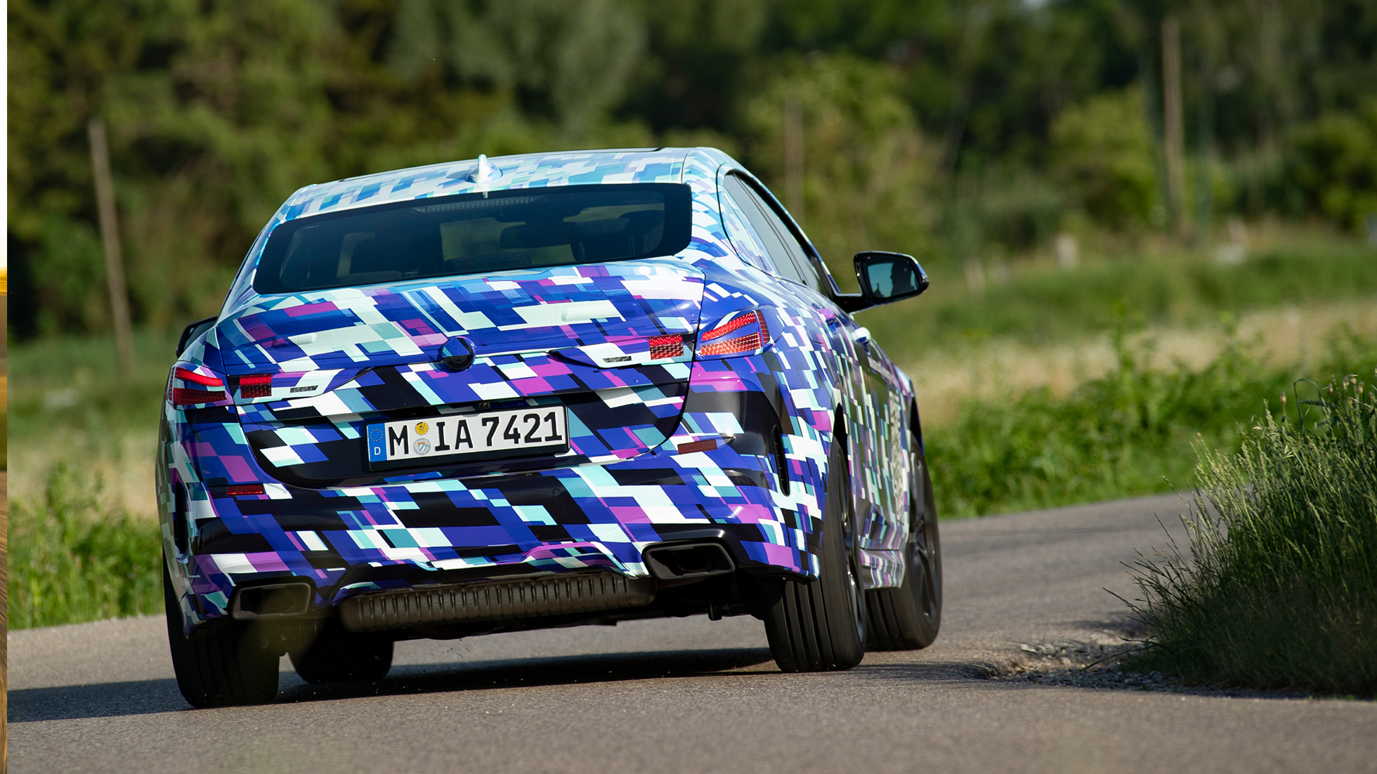 Zadek BMW serije 2 Gran Coupé BMW serije 2 Gran Coupé F44 z BMW Performance Control, športen, med vožnjo, oblika zunanjosti, pogled od zadaj na zakrinkan prototip
