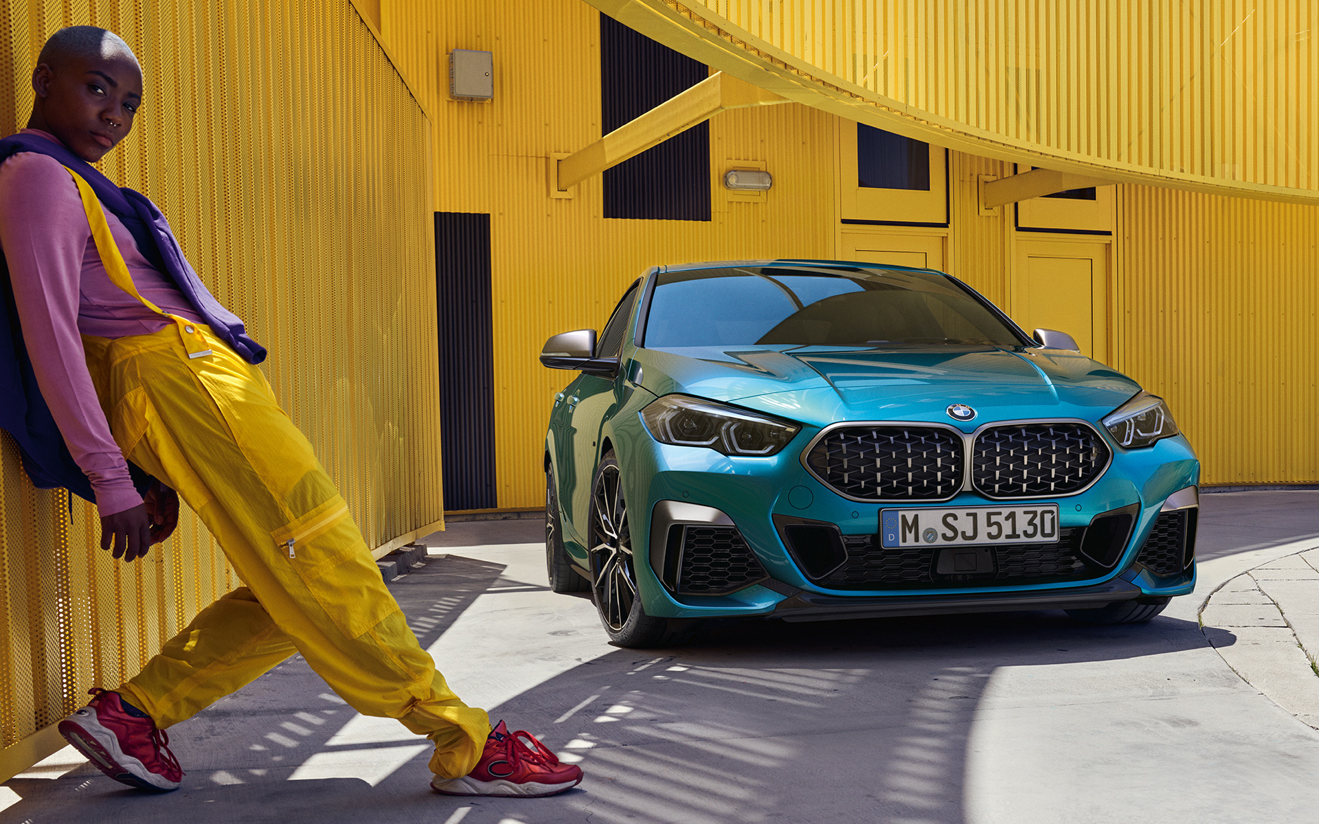 BMW serije 2 Gran Coupé, sprednji del, F44 BMW serije 2 Gran Coupé, F44, dvojna ledvička mrežaste zasnove, kovinska barva Snapper Rocks Blue, tričetrtinski pogled od spredaj
