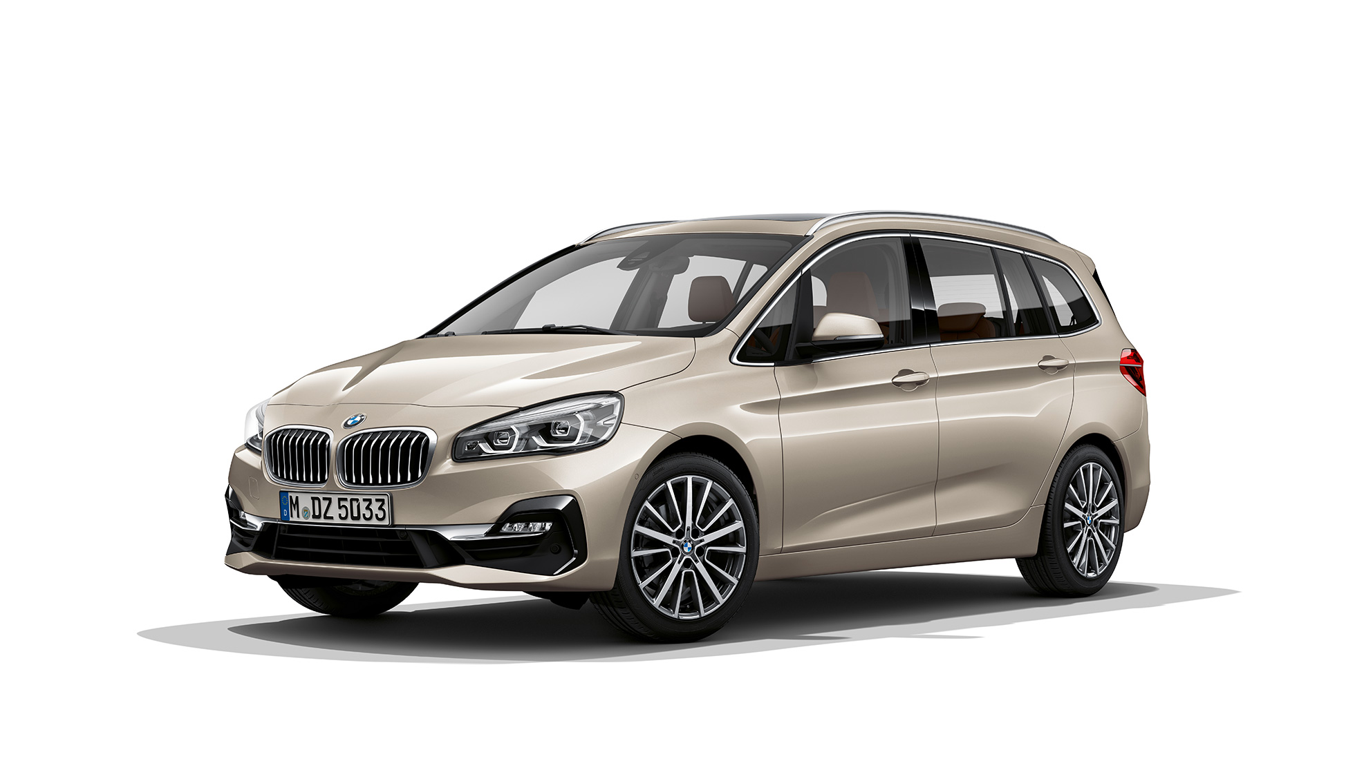Tričetrtinski pogled od spredaj na BMW serije 2 Gran Tourer, model Luxury Line BMW serije 2 Gran Tourer, 218d xDrive, model Luxury Line, F46, osvežitev 2018, Cashmere Silver, tričetrtinski pogled od spredaj