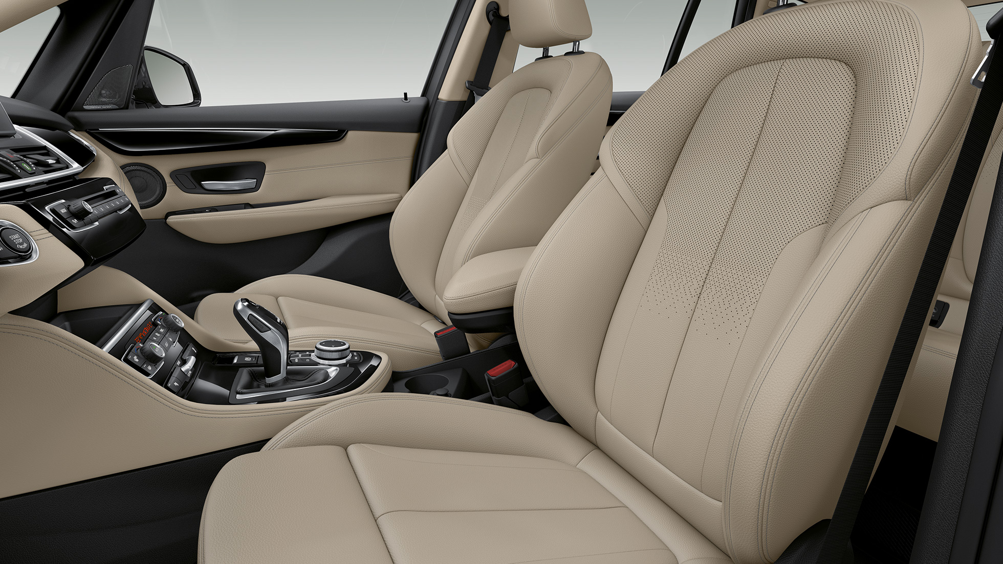 Športni sedeži v BMW serijah 2 Gran Tourer kot modelu Sport Line Športni sedeži v BMW serijah 2 Gran Tourer 220d, model Sport Line, F46 2018, notranjost