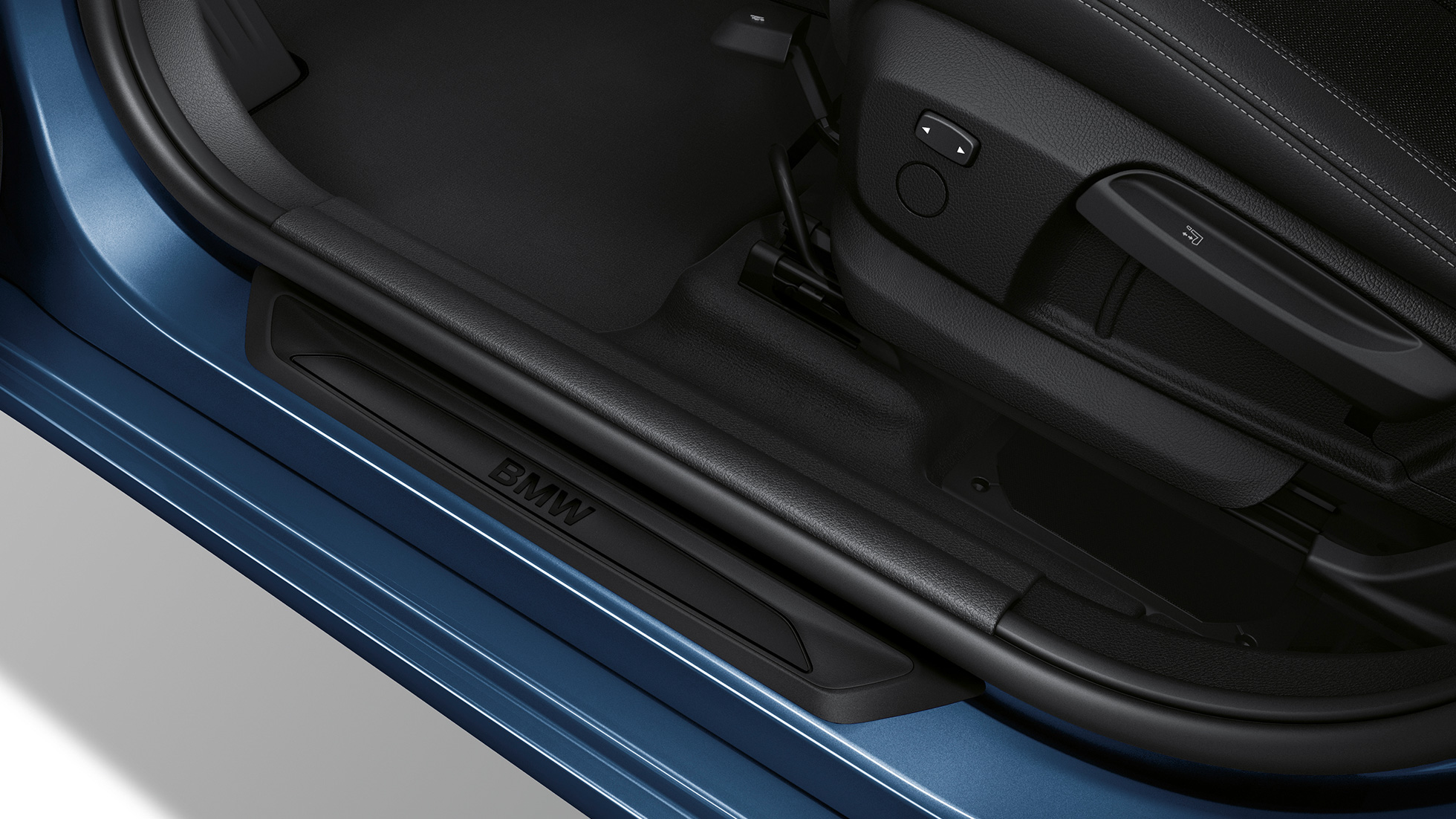 Vstopne letve, BMW serije 2 Gran Tourer, model Advantage Vstopne letve, BMW serije 2 Gran Tourer, 218i, modell Advantage, F46, osvežitev 2018, Phytonic Blue, pogled od blizu