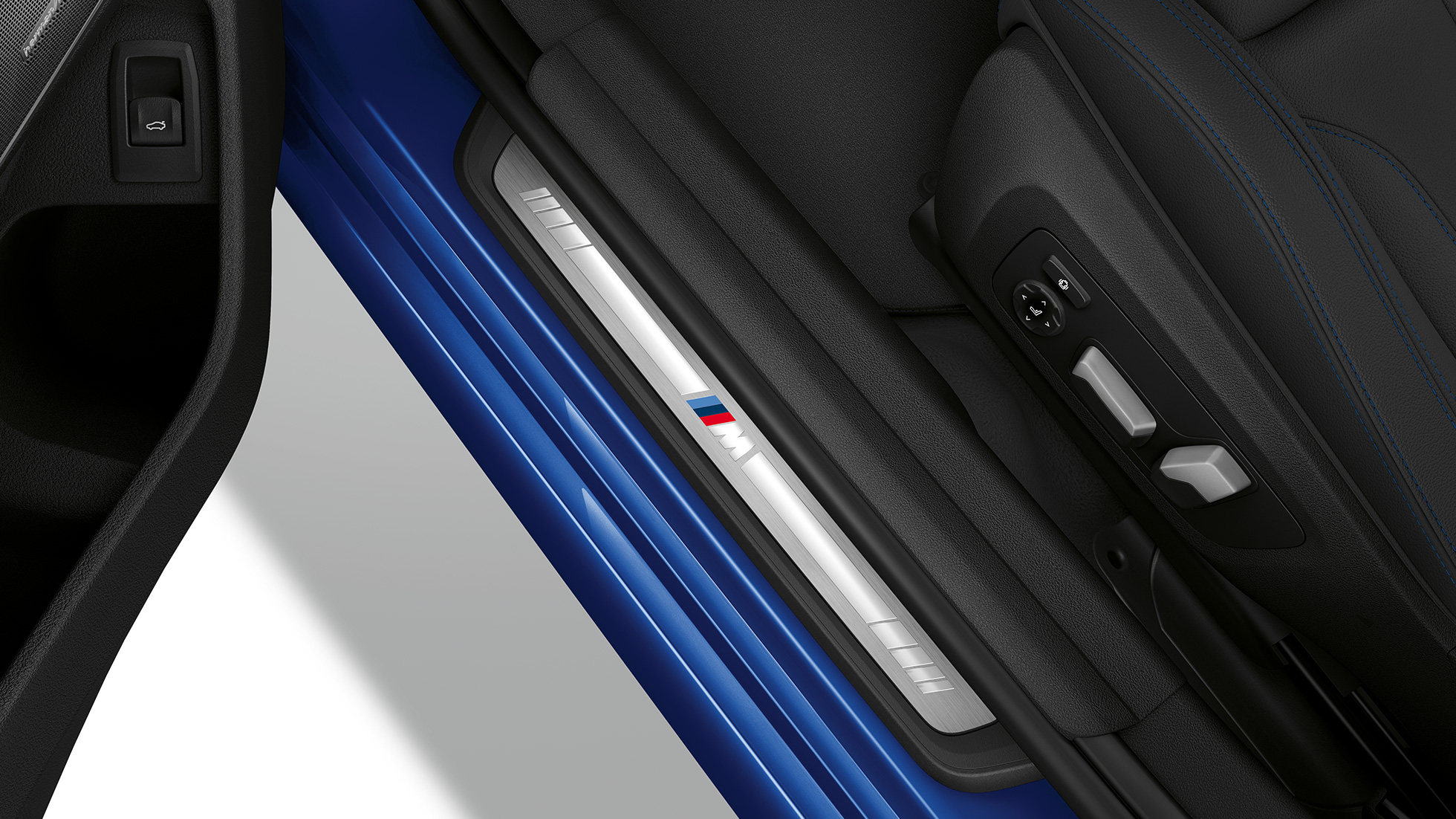 BMW serije 3 Limuzina, vstpna letev modela M Sport. Pogled od zgoraj na vstopno letev BMW serije 3 Limuzina z opremo modela M Sport.