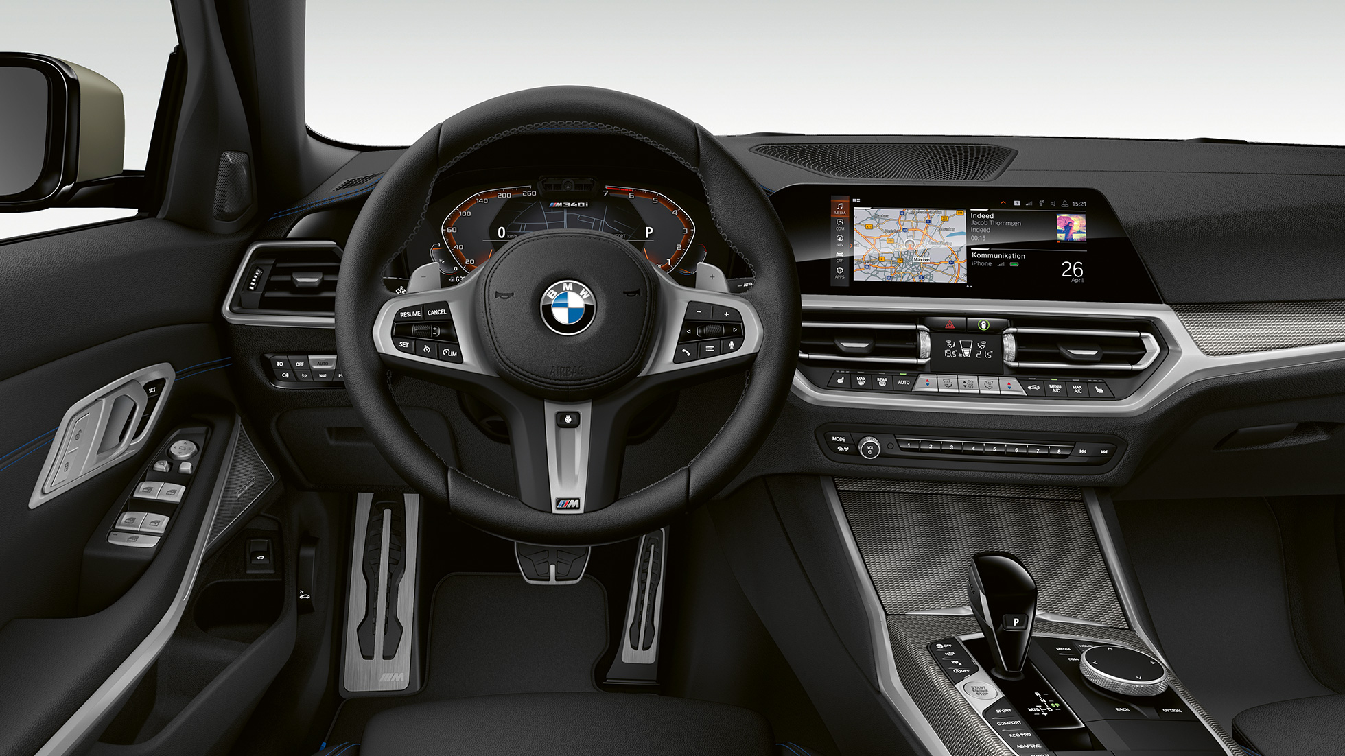 BMW serije 3 Limuzina, kokpit M340i xDrive. Posnetek od blizu kokpita na voznikovi strani v BMW serije 3 M340i xDrive Limuzina.