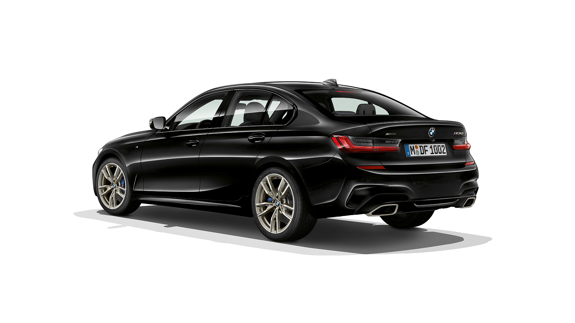 BMW serije 3 Limuzina, zadek M340i xDrive. Tričetrtinski posnetek od zadaj BMW serije 3 M340i xDrive Limuzina.