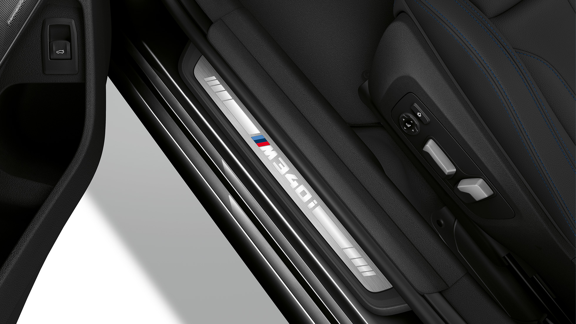 BMW serije 3 Limuzina, vstopna letev M340i xDrive. Pogled od zgoraj na vstopno letev BMW serije 3 M340i xDrive Limuzina.