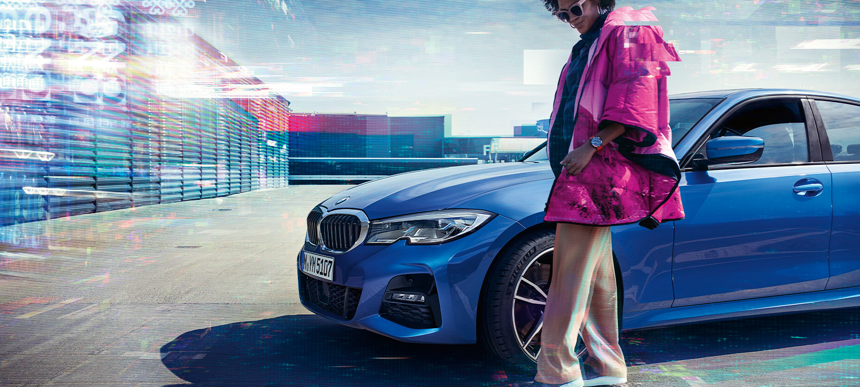 Tričetrtinski pogled od spredaj, BMW serije 3 Limuzina, BMW 330i Limuzina G20 BMW serije 3 Limuzina, BMW 330i Limuzina G20, kovinska barva Portimao Blue, tričetrtinski pogled od spredaj