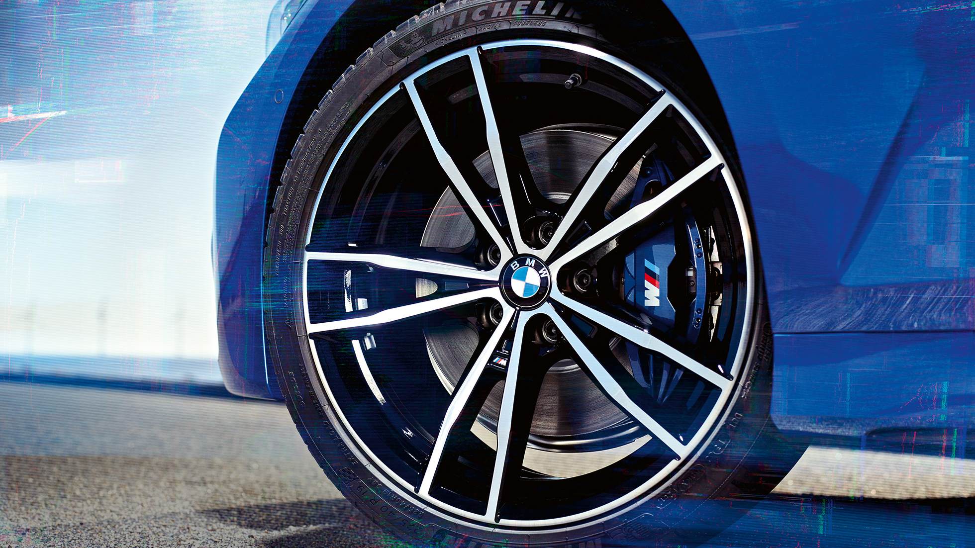 BMW serije 3 Limuzina, aluminijasta platišča 791 M. Posnetek od blizu 19-palčnih litih alu. platišč 791 M Jetblack BMW serije 3.