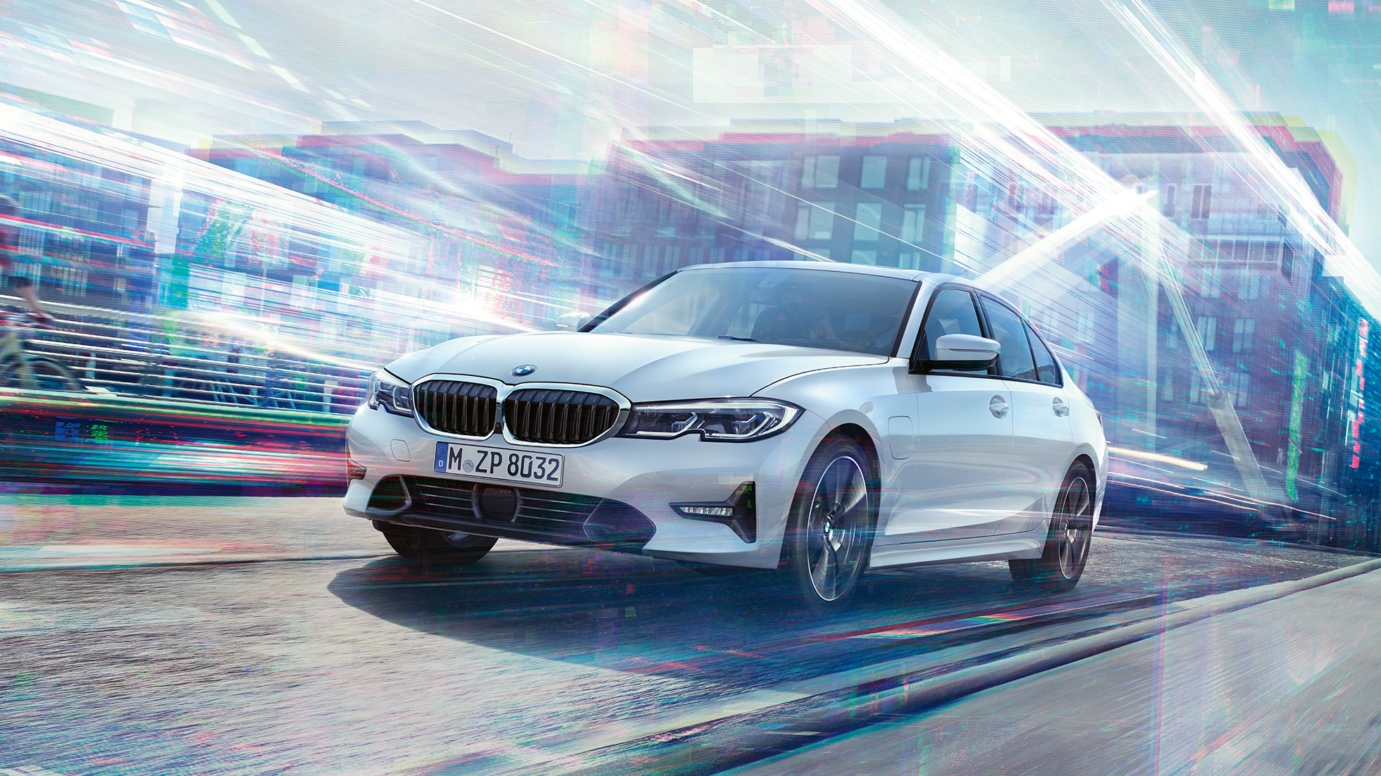 BMW serije 3 Limuzina 330e med vožnjo. BMW serije 3 Limuzina 330e med vožnjo v mestnem okolju.
