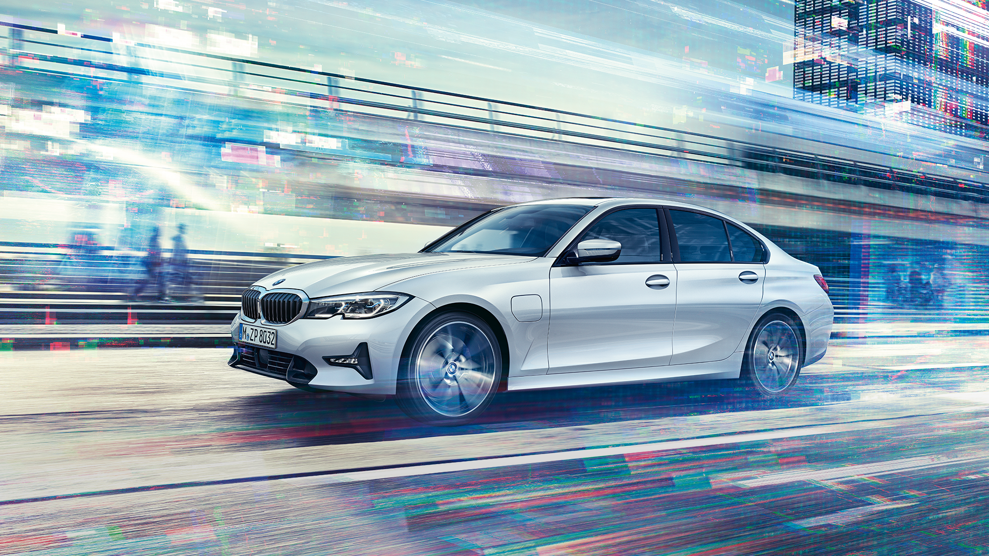 BMW serije 3 Limuzina, stranski pogled vozečega BMW serije 3 Limuzina 330e. Stranski pogled vozečega BMW serije 3 Limuzina 330e v mestnem okolju.