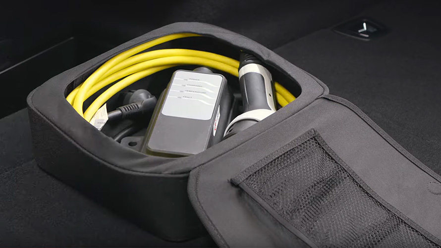 Pribor za polnjenje priključnega hibrida BMW v torbi BMW serije 3 Touring, G21, pribor za polnjenje priključnega hibrida BMW v torbi, pogled od blizu
