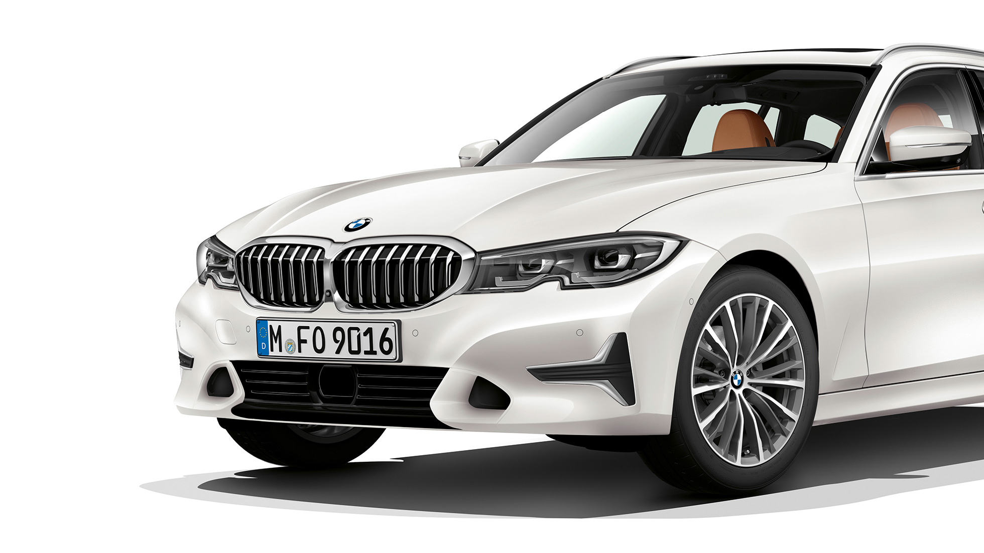 Model Luxury Line, tričetrtinski posnetek od spredaj BMW serije 3 Touring, model Luxury Line, tričetrtinski posnetek od spredaj