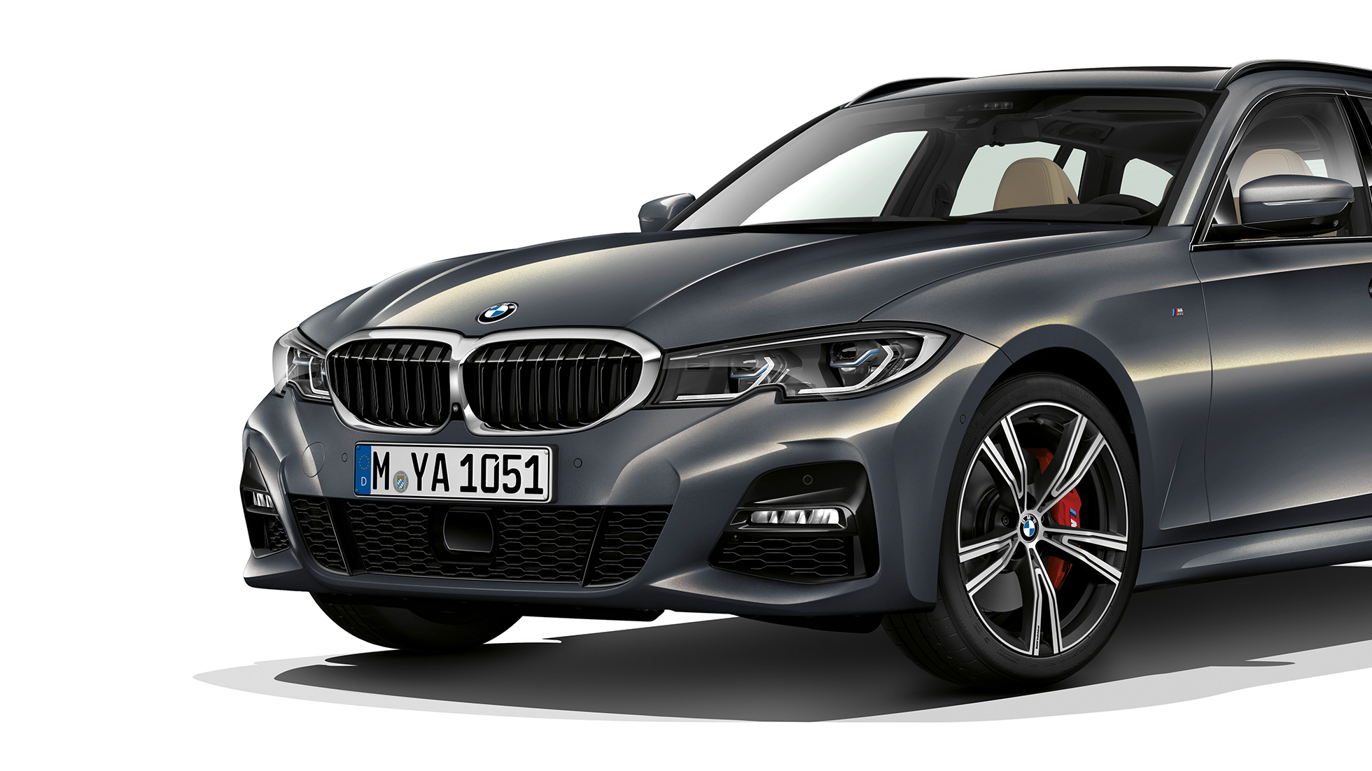 Model M Sport, tričetrtinski posnetek od spredaj BMW serije 3 Touring, model M Sport, tričetrtinski posnetek od spredaj