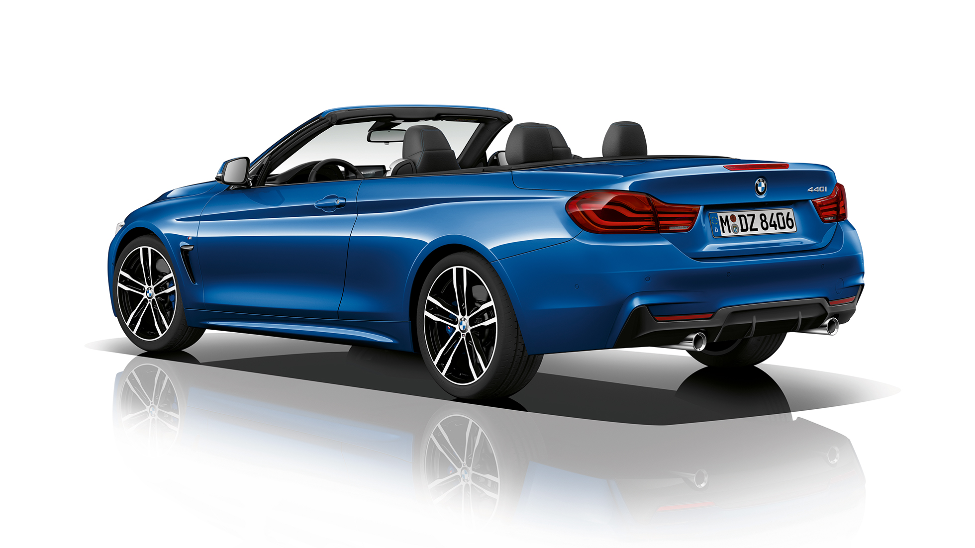BMW serije 4 Cabrio, model M Sport v zadnjem polprofilu BMW serije 4 Cabrio, model M Sport v zadnjem polprofilu
