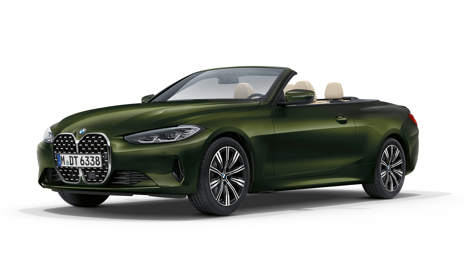 BMW serije 4 Cabrio, model Base, tričetrtinski pogled od spredaj BMW serije 4 Cabrio, G23, 2020, model Base, kovinska barva Bluestone, tričetrtinski pogled od spredaj