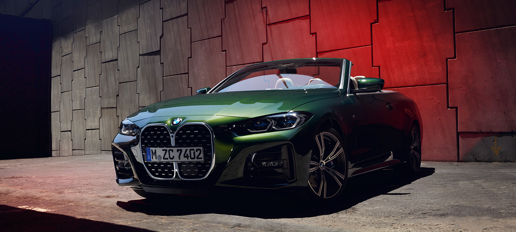 BMW serije 4 Cabrio, G23, 2020, kovinska barva Sanremo Green, tričetrtinski pogled od spredaj 