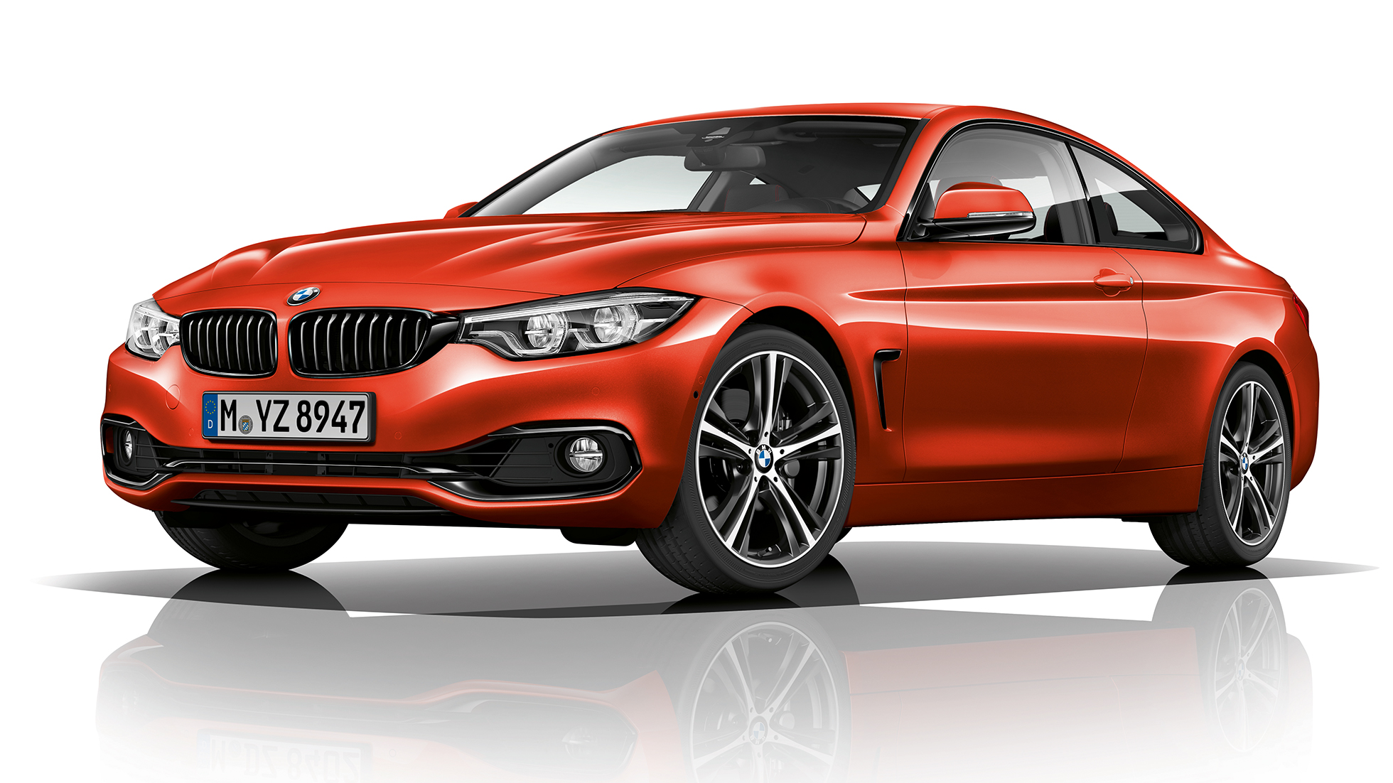 BMW serije 4 Coupé, izvedba Sport Line v sprednjem polprofilu BMW serije 4 Coupé, izvedba Sport Line v sprednjem polprofilu