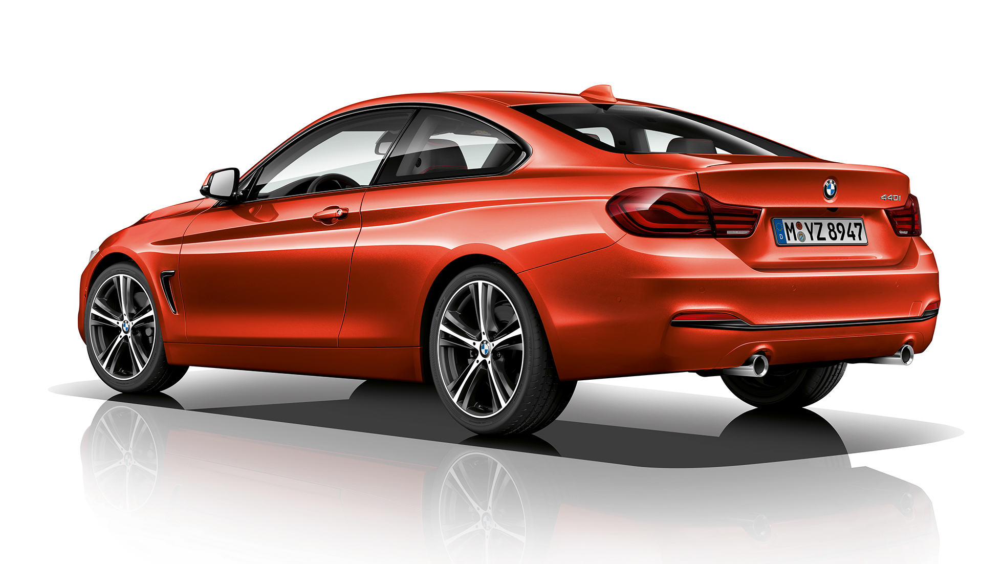 BMW serije 4 Coupé, izvedba Sport Line v zadnjem polprofilu BMW serije 4 Coupé, izvedba Sport Line v zadnjem polprofilu