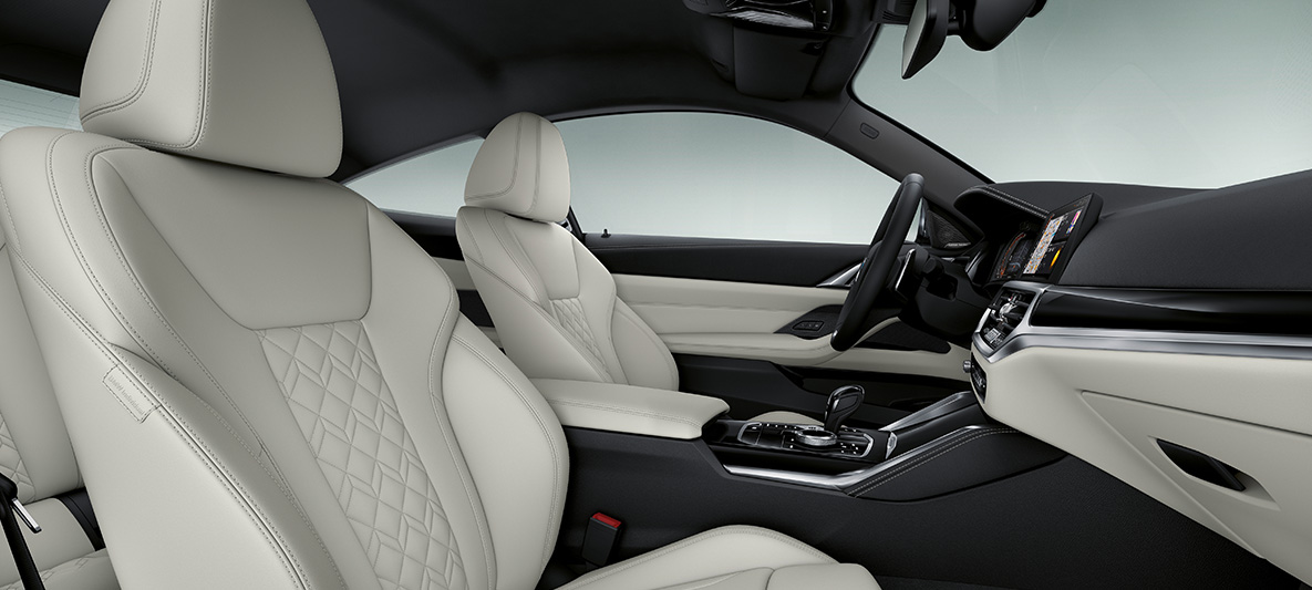 Oblazinjenje iz usnja Merino v barvi Ivory White, BMW serije 4 Coupé Individual, G22, 2020, notranjost Razširjeno oblazinjenje BMW Individual iz usnja Merino v barvi Ivory White, BMW serije 4 Coupé Individual, G22, 2020, notranjost, kokpit