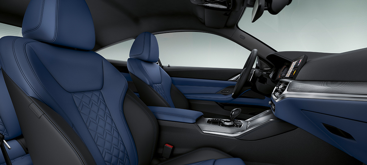 Oblazinjenje iz usnja Merino v barvi Fjord Blue/Black, BMW serije 4 Coupé Individual, 2020, G22, notranjost Razširjeno oblazinjenje BMW Individual iz usnja Merino v barvi Fjord Blue/Black, BMW serije 4 Coupé Individual, G22, 2020, notranjost,