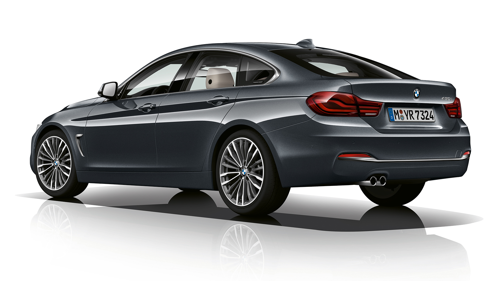 BMW serije 4 Gran Coupé, model Luxury Line v zadnjem polprofilu BMW serije 4 Gran Coupé, model Luxury Line v zadnjem polprofilu