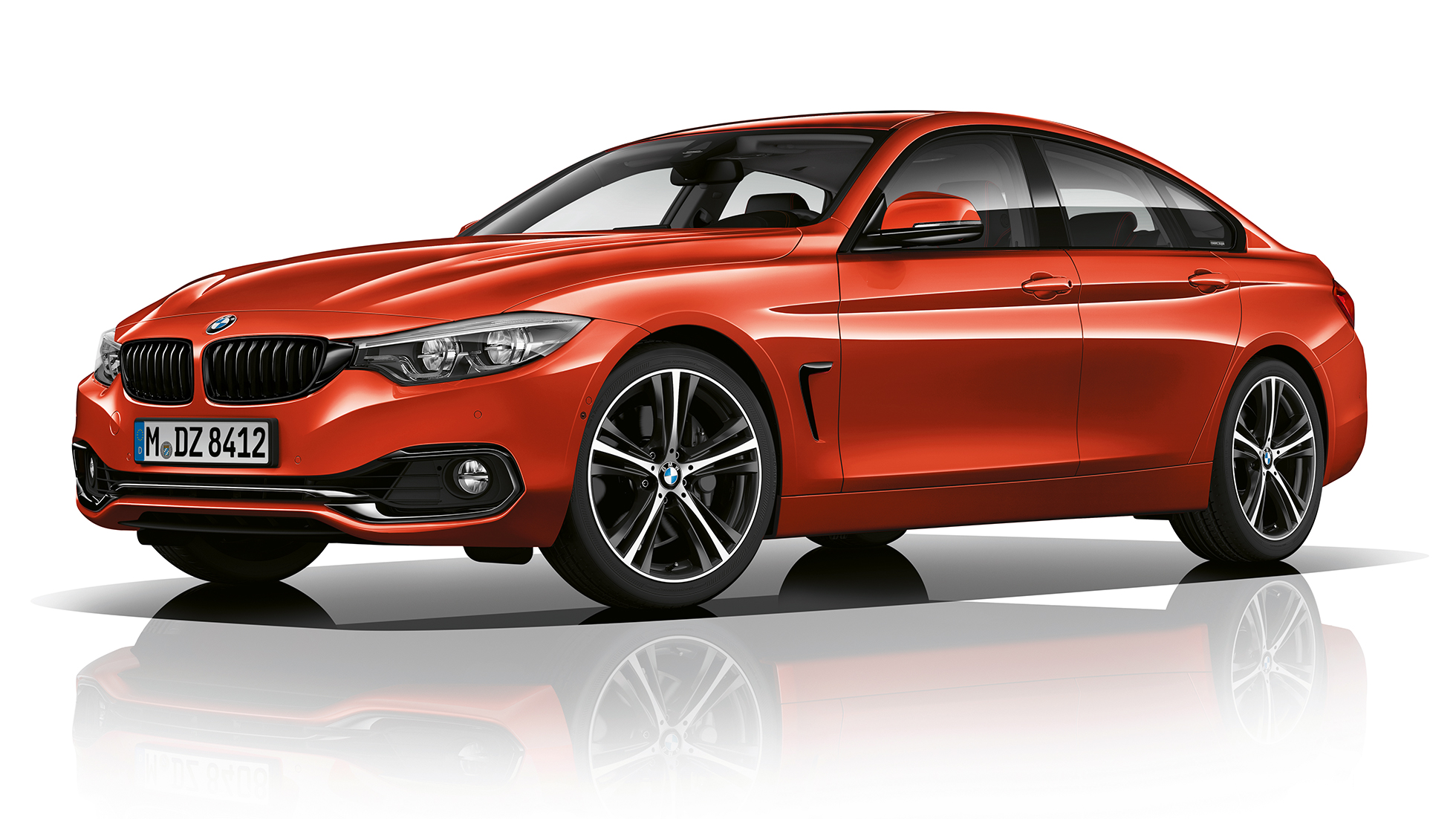 BMW serije 4 Gran Coupé, model Sport Line v sprednjem polprofilu BMW serije 4 Gran Coupé, model Sport Line v sprednjem polprofilu