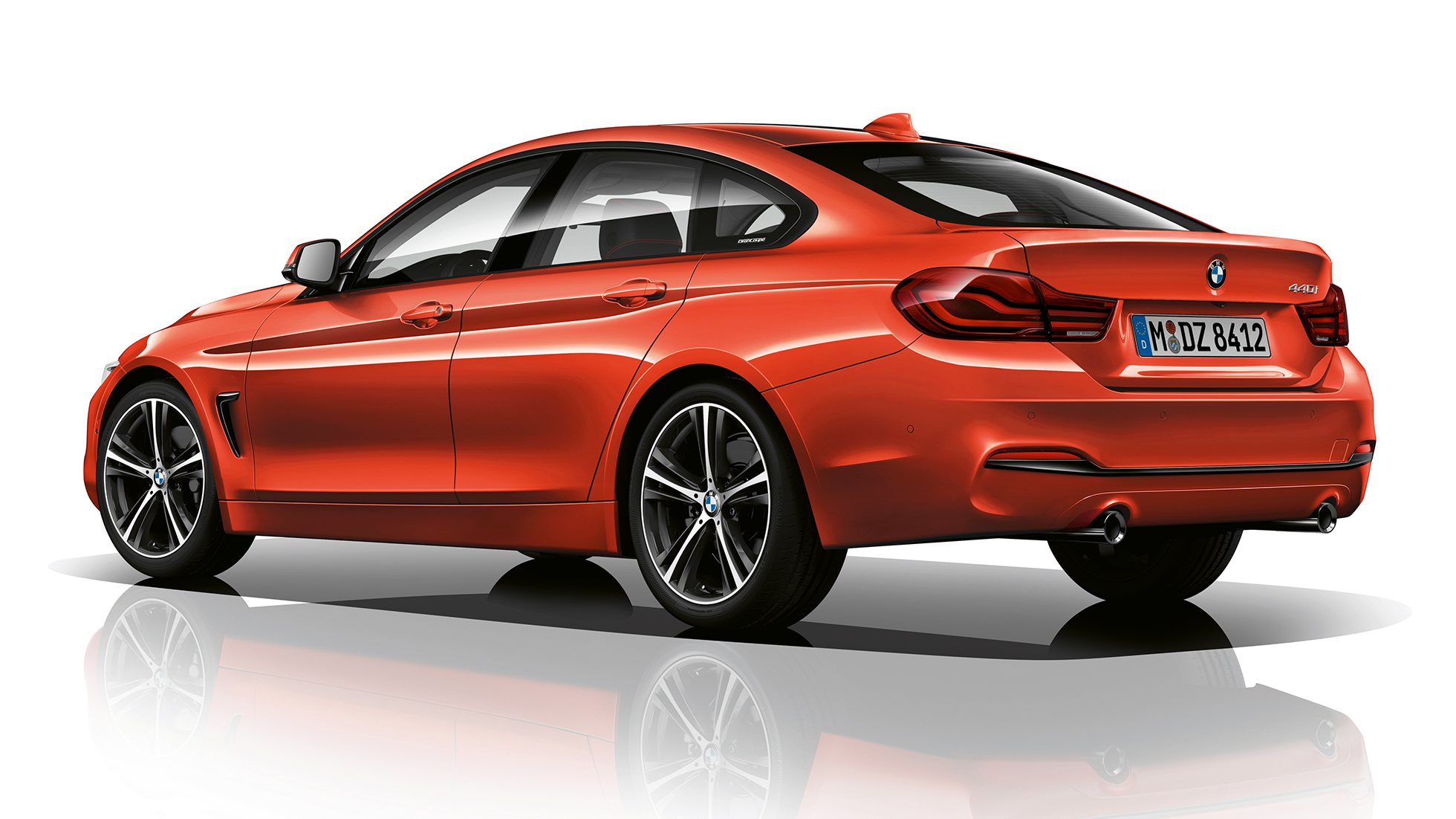 BMW serije 4 Gran Coupé, model Sport Line v zadnjem polprofilu BMW serije 4 Gran Coupé, model Sport Line v zadnjem polprofilu