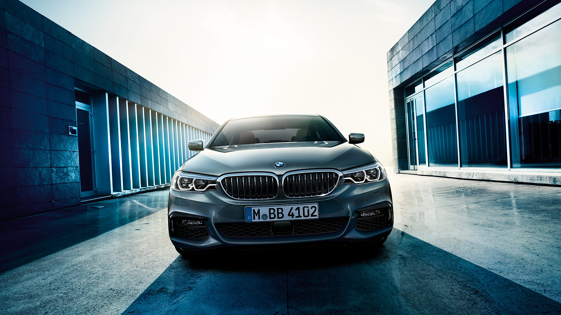 Zunanjost BMW serije 5 Limuzina Zunanjost BMW serije 5 Limuzina, poudarki 540i Limuzina G30, kovinska barva Bluestone, pogled od spredaj