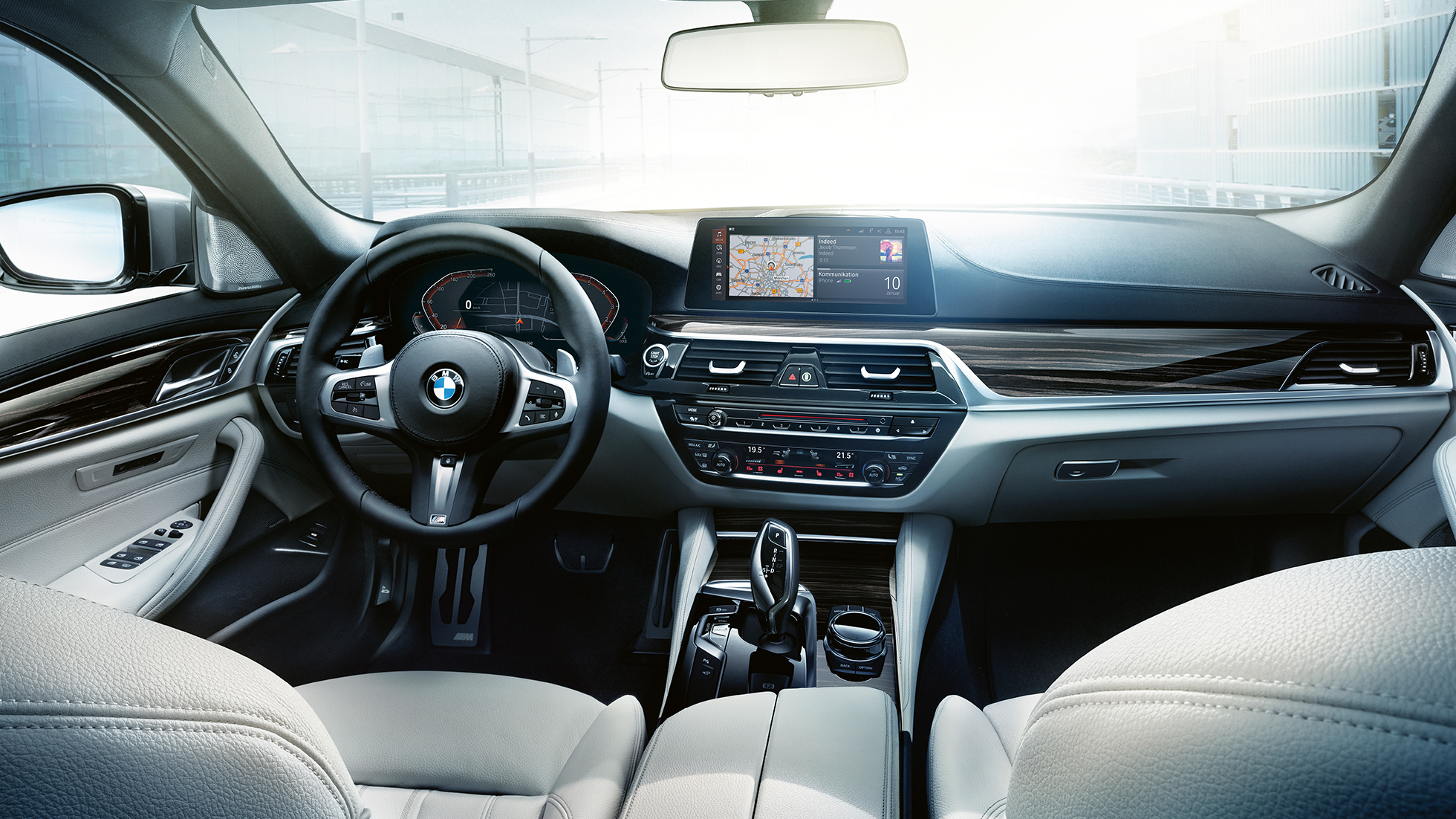 Volan v BMW serije 5 Limuzina Volan v BMW serije 5 Limuzina, poudarki 540i Limuzina G30, kovinska barva Bluestone, notranjost
