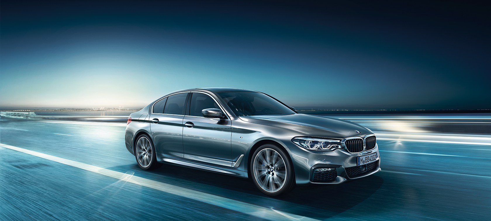 BMW serije 5 Limuzina BMW serije 5 Limuzina, novi 540i Limuzina G30, kovinska barva Bluestone, stranski pogled