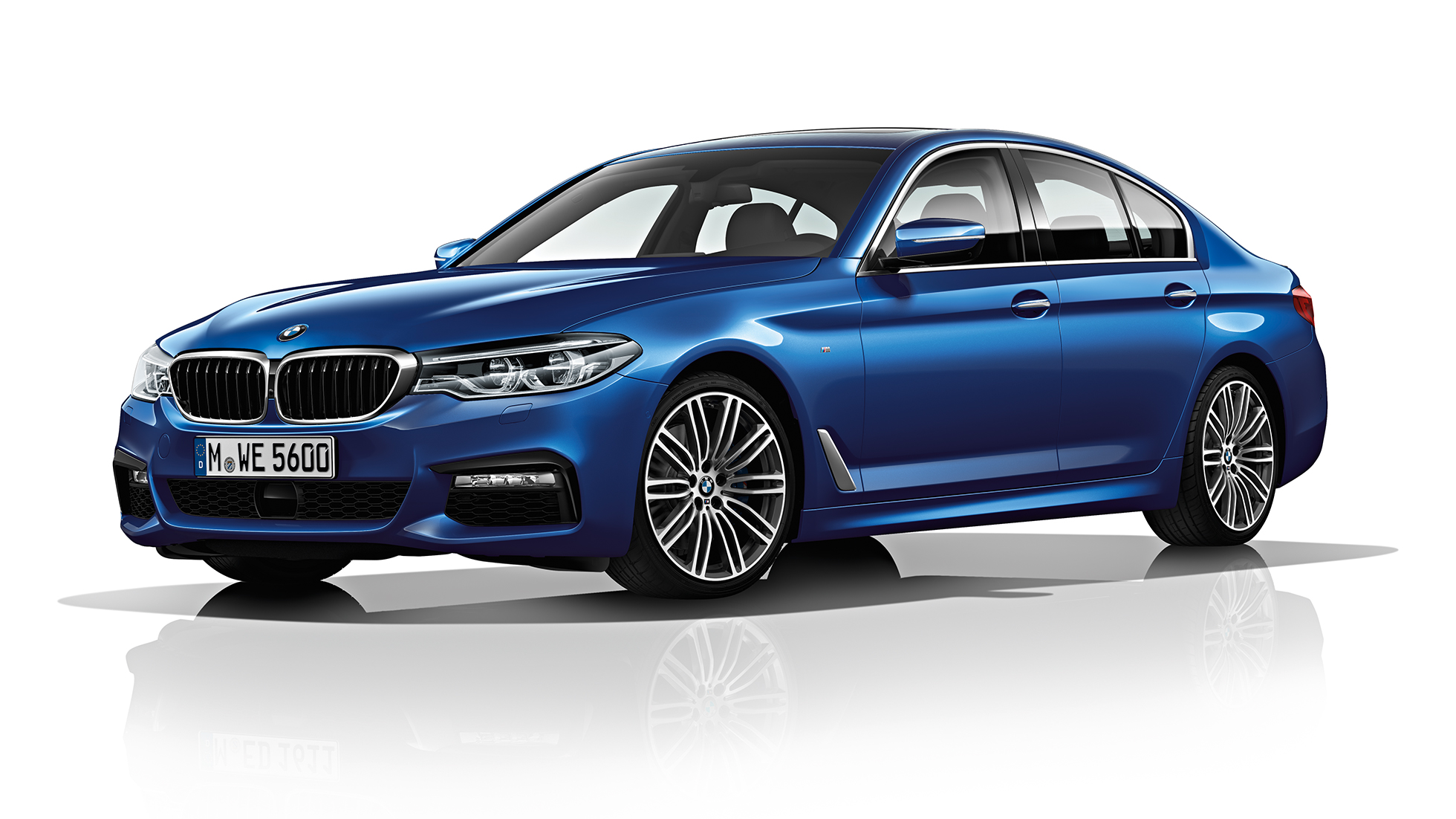 Paket M Sport, tričetrtinski pogled od spredaj, BMW serije 5 Limuzina, 540i Limuzina Paket M Sport, BMW serije 5 Limuzina, 540i Limuzina G30, kovinska barva Mediterranean Blue, tričetrtinski pogled od spredaj