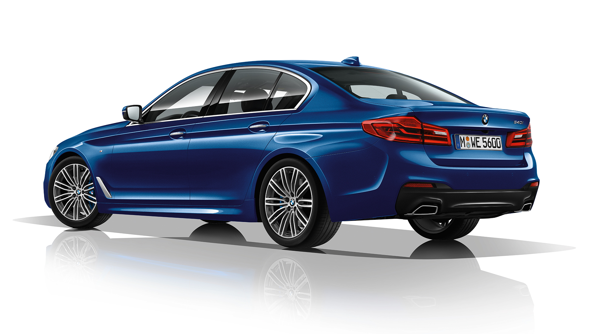 Paket M Sport, tričetrtinski pogled od zadaj, BMW serije 5 Limuzina, 540i Limuzina Paket M Sport, BMW serije 5 Limuzina, 540i Limuzina G30, kovinska barva Mediterranean Blue, tričetrtinski pogled od zadaj