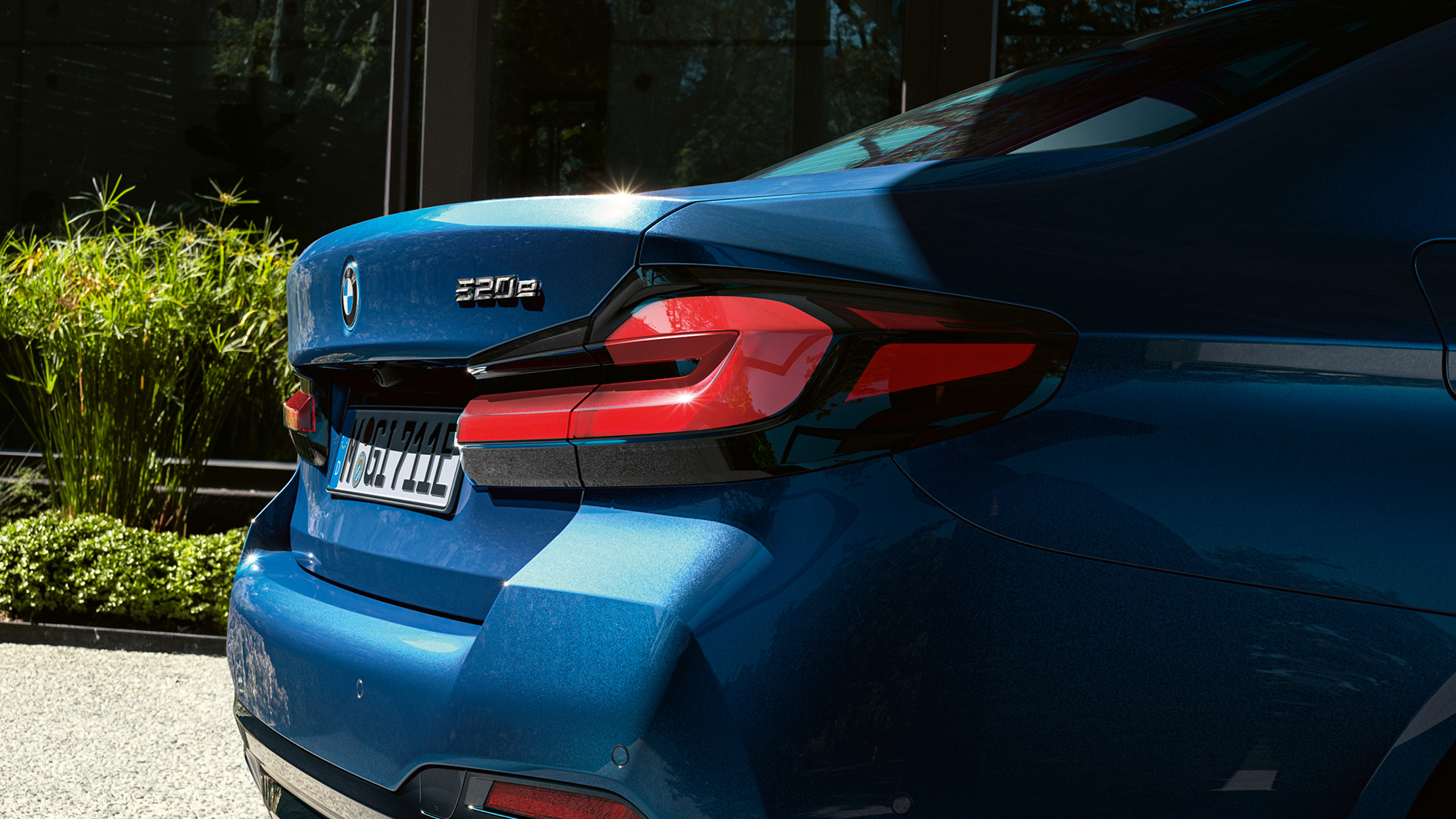 3D oblikovane zadnje luči pri BMW serije 5 Limuzina G30 3D oblikovane zadnje luči pri BMW serije 5 Limuzina, G30, osvežitev 2020, Phytonic Blue, bližnji pogled od zadaj