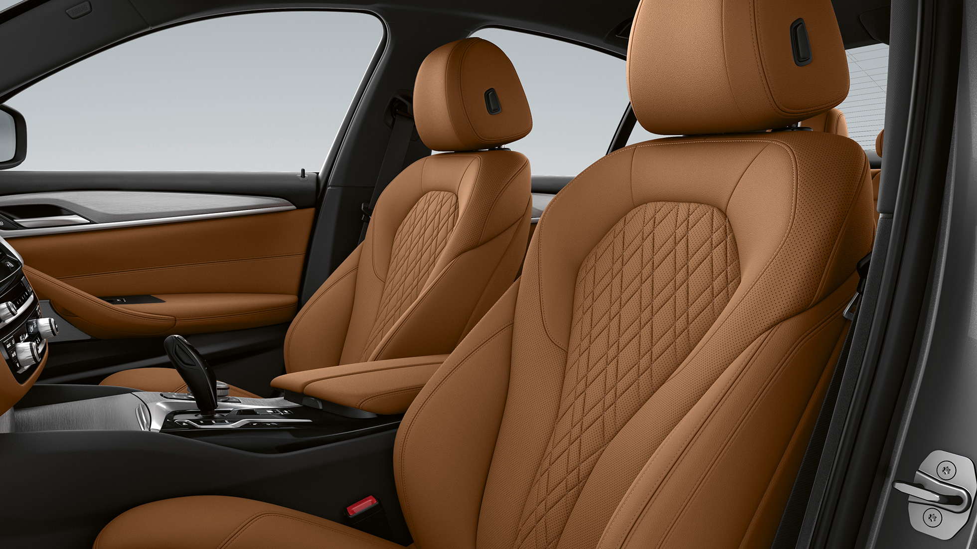 Oblazinjenje v BMW serije 5 Limuzina G30, oprema Basic Oblazinjenje iz Sensateca v barvi Cognac, BMW serije 5 Limuzina 540i, G30 2020, oprema Basic, notranjost