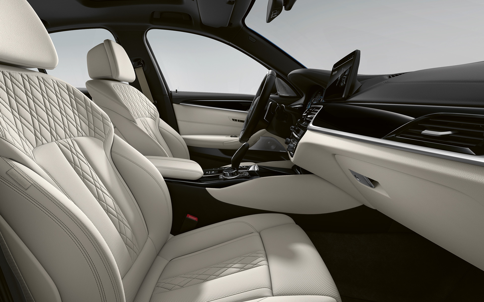 BMW serije 5 Limuzina, G30, osvežitev 2020, notranjost, oblazinjenje BMW Individual iz usnja Merino v barvi Smoke White BMW serije 5 Limuzina, G30, osvežitev 2020, notranjost, oblazinjenje BMW Individual iz usnja Merino v barvi Smoke White