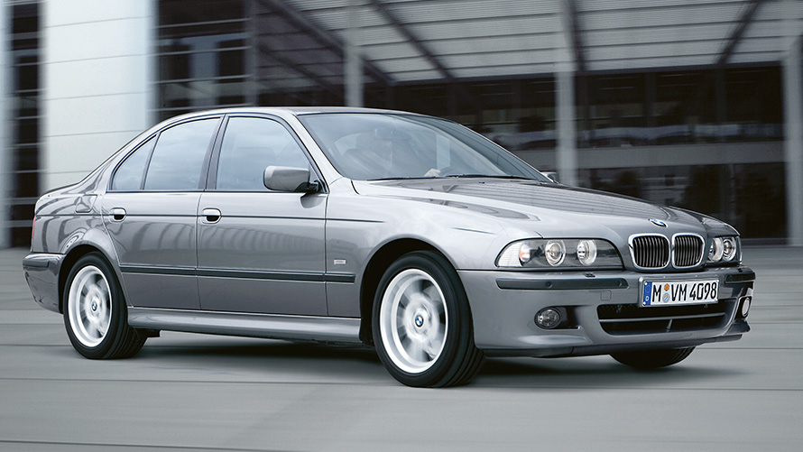 BMW serije 5 Limuzina (E39) tričetrt stranski pogled stoji BMW serije 5 Limuzina (E39) tričetrt stranski pogled stoji