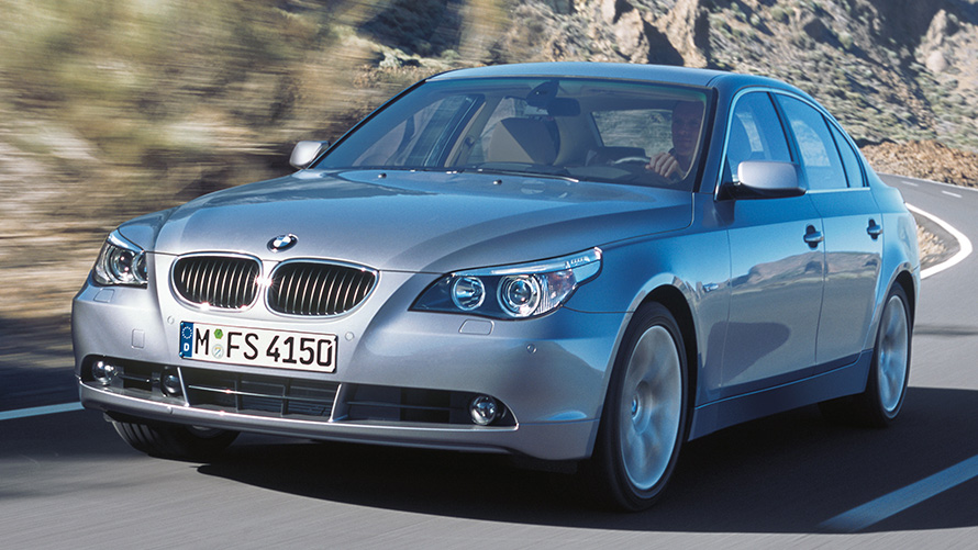 BMW serije 5 Limuzina (E60) tričetrtinski pogled od spredaj, vožnja BMW serije 5 Limuzina (E60) tričetrtinski pogled od spredaj, vožnja
