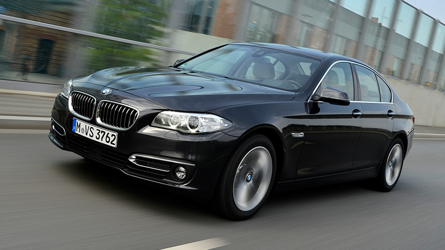 BMW 518d limuzina (F10 LCI) tričetrt stranski pogled vožnja BMW 518d limuzina (F10 LCI) tričetrt stranski pogled vožnja