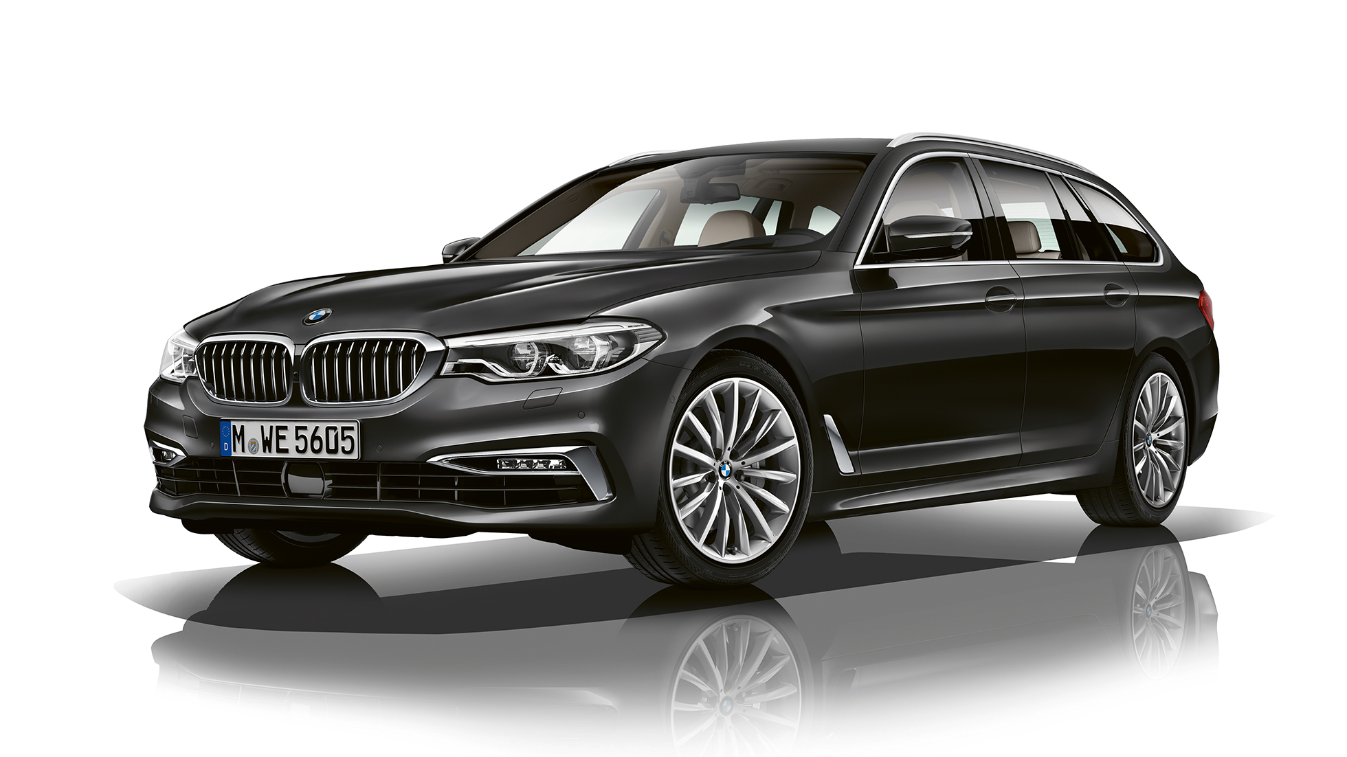 Luxury Line, tričetrtinski pogled od spredaj, BMW serije 5 Touring Luxury Line, BMW serije 5 Touring, 540i xDrive Touring G31, kovinska barva Sophisto Grey Brilliant Effect, tričetrtinski pogled od spredaj