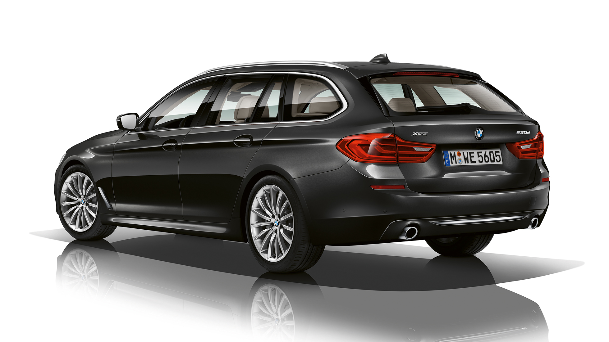 Luxury Line, tričetrtinski pogled od zadaj, BMW serije 5 Touring Luxury Line, BMW serije 5 Touring, 540i xDrive Touring G31, kovinska barva Sophisto Grey Brilliant Effect, tričetrtinski pogled od zadaj
