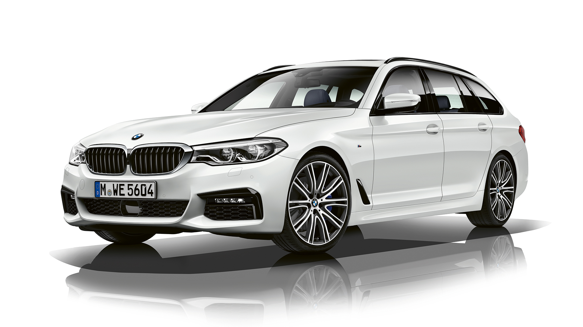 Paket M Sport, tričetrtinski pogled od spredaj, BMW serije 5 Touring Paket M Sport, BMW serije 5 Touring, 530d xDrive Touring G31, barva Alpine White, tričetrtinski pogled od spredaj