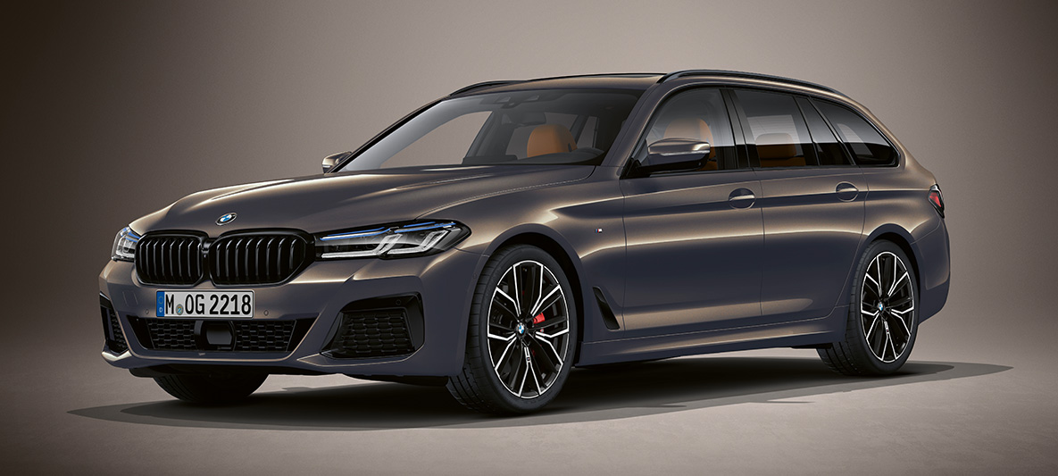 Barva Individual pri BMW serije 5 Touring G31 BMW serije 5 Touring, Individual, G31, osvežitev 2020, tričetrtinski pogled od spredaj med mirovanjem