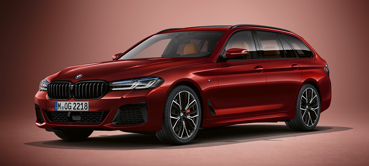 Barva Individual pri BMW serije 5 Touring G31 BMW serije 5 Touring, Individual, G31, osvežitev 2020, tričetrtinski pogled od spredaj med mirovanjem