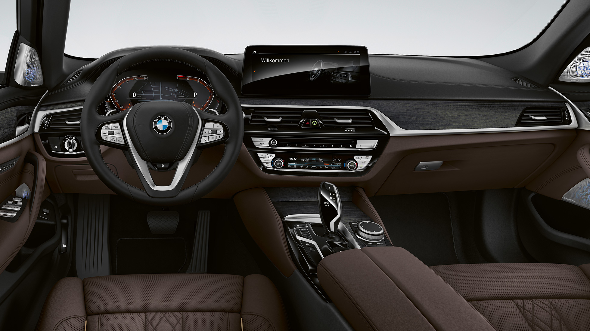 Kokpit v BMW serije 5 Touring G31, Luxury Line Kokpit v BMW serije 5 Touring 530i, G31 2020, Luxury Line, ekskluzivno usnje Nappa v barvi Mocha z ekskluzivnimi šivi in obrobnim trakom v kontrastni barvi, notranjost