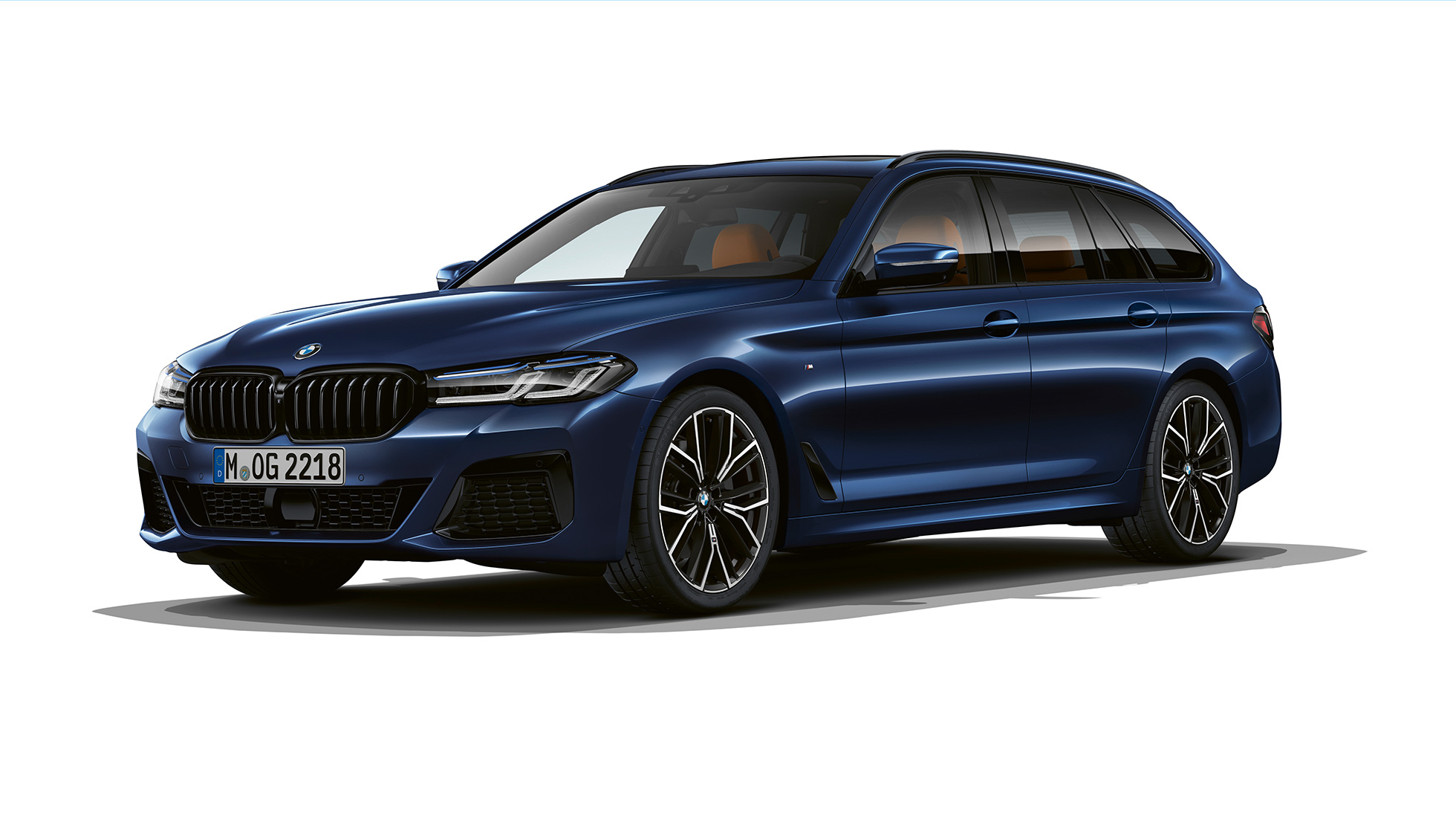 BMW serije 5 Touring G31, paket M Sport, spredaj BMW serije 5 Touring 530e, G31 2020, paket M Sport, kovinska barva Tansanite Blue II, tričetrtinski pogled od spredaj
