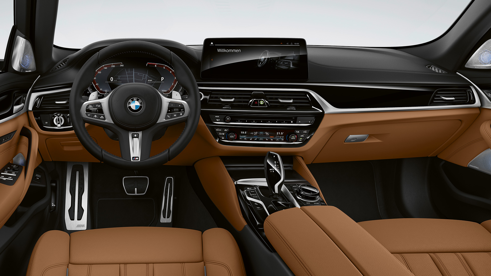 Kokpit v BMW serije 5 Touring G31, paket M Sport Kokpit v BMW serije 5 Touring 530e, G31 2020, paket M Sport, usnje Dakota v barvi Cognac z ekskluzivnimi šivi in obrobnim trakom v kontrastni barvi, notranjost